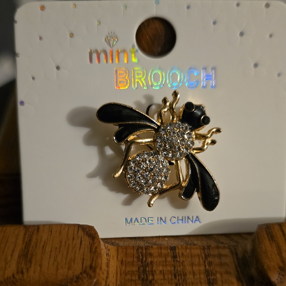 Mint Sparkling Gold and Black Bee Brooch